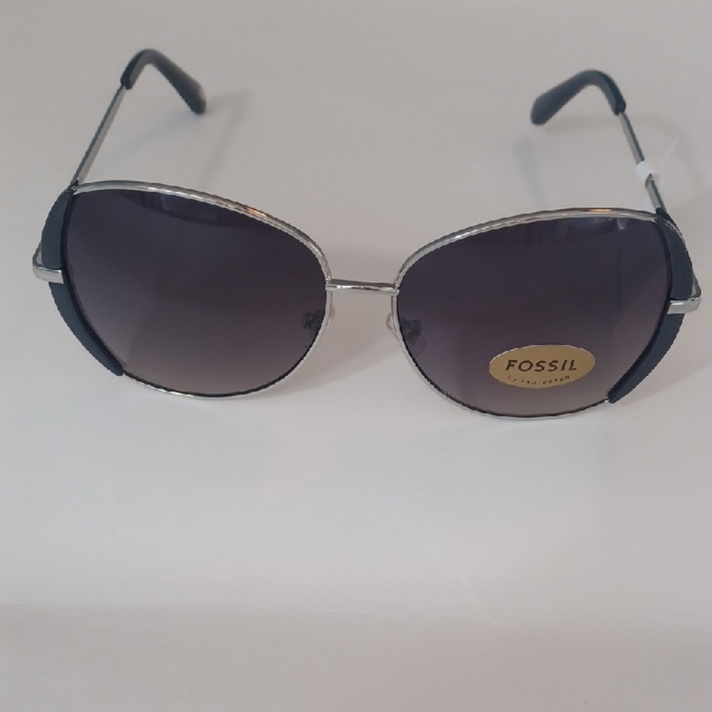 Fossil Women's Sunglasses with Silver Frame and Black Lenses